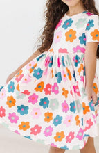 Load image into Gallery viewer, Retro Floral S/S Pocket Dress