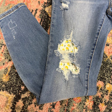 Load image into Gallery viewer, Judy Blue Lemon Patch Skinny

