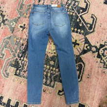 Load image into Gallery viewer, Judy Blue Lemon Patch Skinny
